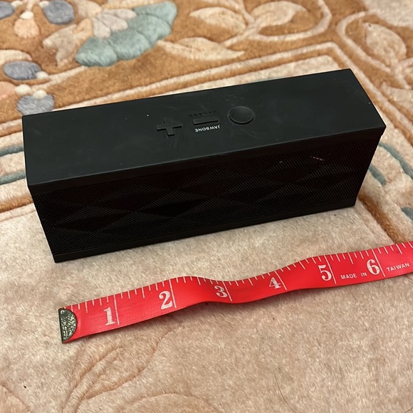 JAMBOX by Jawbone (with charger and case) - Picture 4 of 4